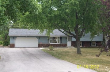 8394 Hilltop Ln, Farmington, WI 53040