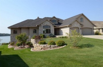 E12189 Waters Edge Ct, Merrimac, WI 53578