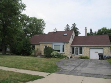 730 Division St, Mukwonago, WI 53149-1209