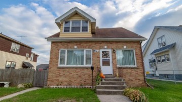 1621 Rawson Ave, South Milwaukee, WI 53172-1845