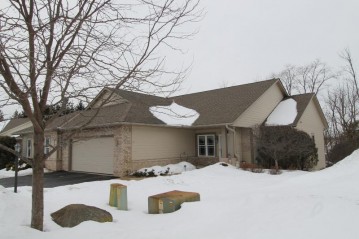 341 Oak Hill Cir, Rochester, WI 53105-7240