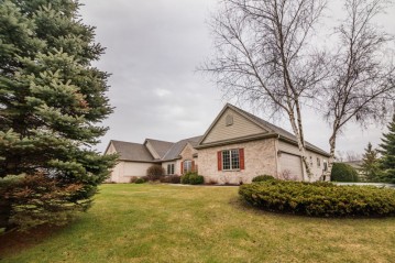 W51N582 Cedar Reserve Cir 29, Cedarburg, WI 53012