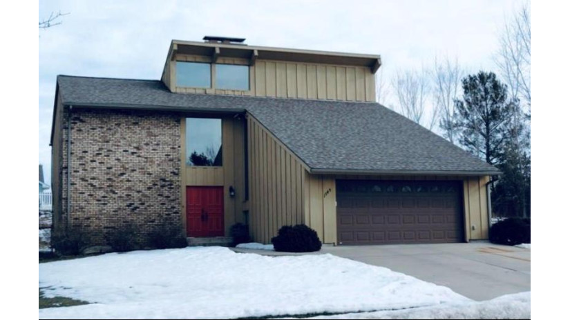 1949 Declaration Drive Eau Claire, WI 54703 by Cb Brenizer/Eau Claire $230,000