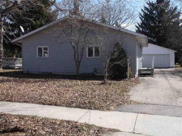 412 Mill St, Fox Lake, WI 53933