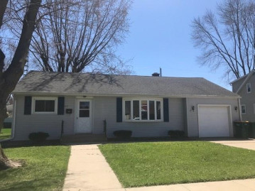 215 Grandview Ave, Waupun, WI 53963