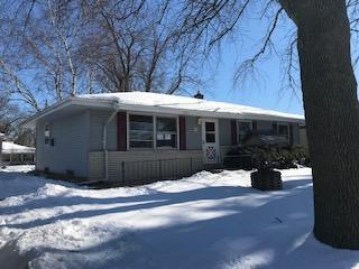 W147N8244 Manchester Dr, Menomonee Falls, WI 53051-3202