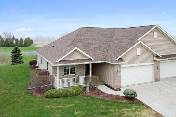 307 La Roche Ln, Belgium, WI 53004-9441