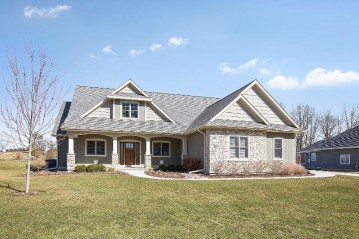 302 Settlers Cir, Sheboygan Falls, WI 53085