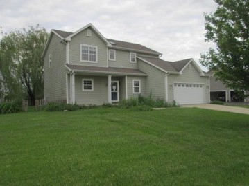 33 W Sedgemeadow St, Elkhorn, WI 53121-4299