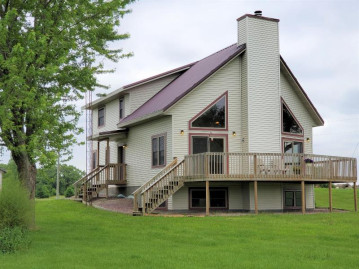 N9437 Sterk Rd, Randolph, WI 53923