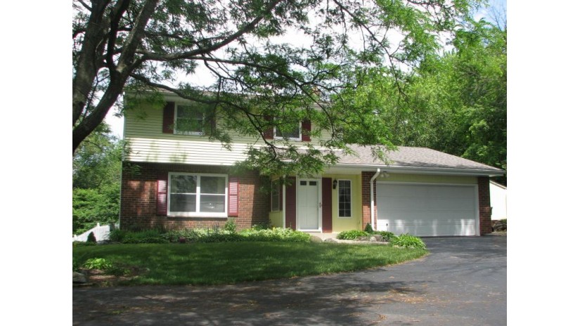 W233S6900 Millbrook Cir W Vernon, WI 53103 by Craig Realty, Inc. $279,900