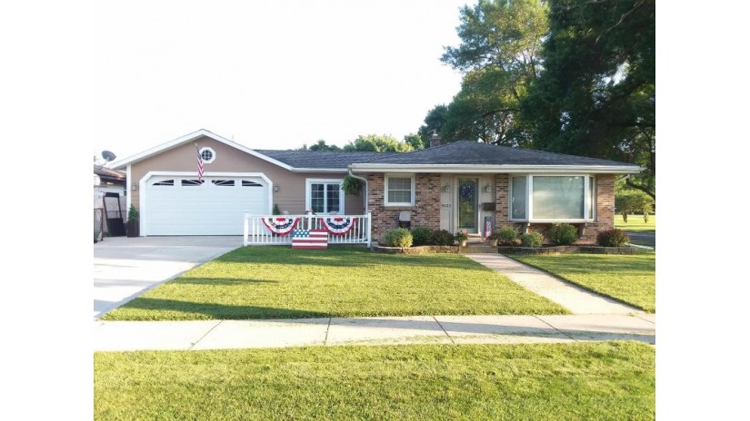 9633 W Wilbur Ave Milwaukee, WI 53228 by Buyers Vantage $259,900