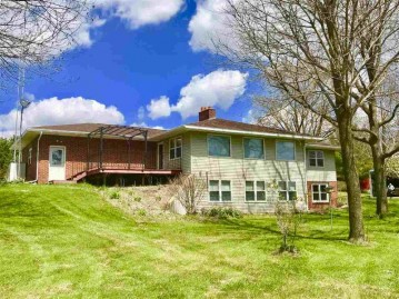 W7209 Phillips Rd, Wyocena, WI 53954