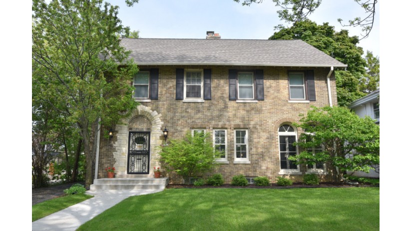 3432 N Hackett Ave Milwaukee, WI 53211 by Shorewest Realtors $549,900