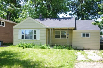 131 S Cogswell Dr, Silver Lake, WI 53170-1707