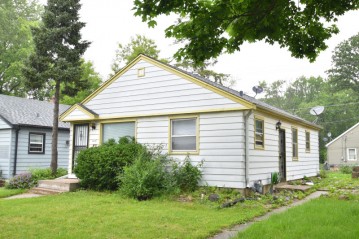 4508 W Villard Ave, Milwaukee, WI 53218-4454