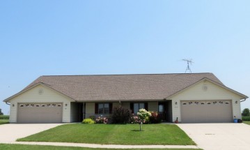 916 Partridge Ln, Lomira, WI 53048-9380