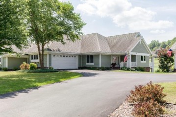 527 Fairway Creek Dr, Onalaska, WI 54650