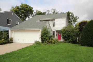 1004 W La Salle Ave, Glendale, WI 53209-4512