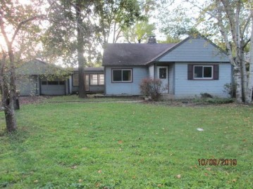 617 S 6th St, Salem Lakes, WI 53170