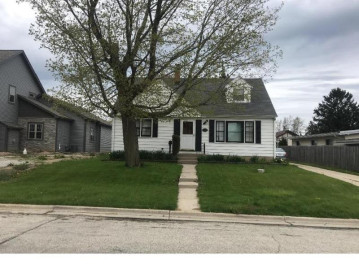 224 Menomonee Ave, South Milwaukee, WI 53172-2815