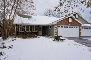 3228 Sanctuary Dr, South Milwaukee, WI 53172-2900