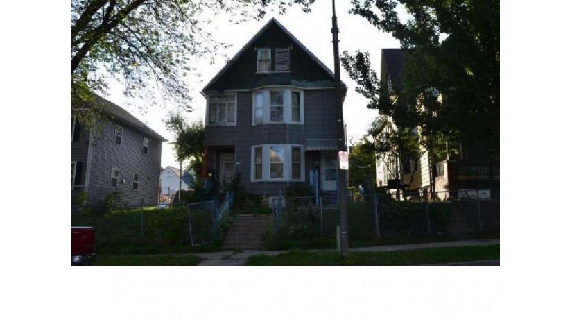 1445 N 34th St 1447 Milwaukee, WI 53208 by REALHOME Services and Solutions, Inc. $23,700