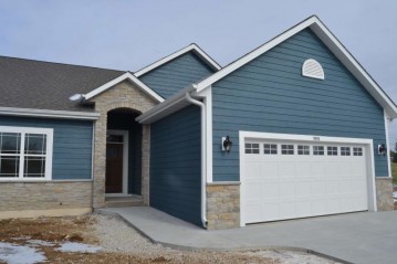 3072 Fairway View Ct, Richfield, WI 53033