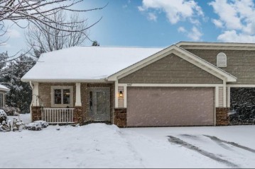 1557 Crestmoor Dr 19, New Richmond, WI 54017