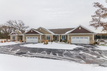 W314N360 Lara Ln, Delafield, WI 53018-3209