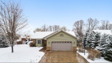 232 Kuehl Dr, Iron Ridge, WI 53035-9505