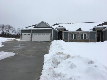 3104 Fairway View Ct, Richfield, WI 53033