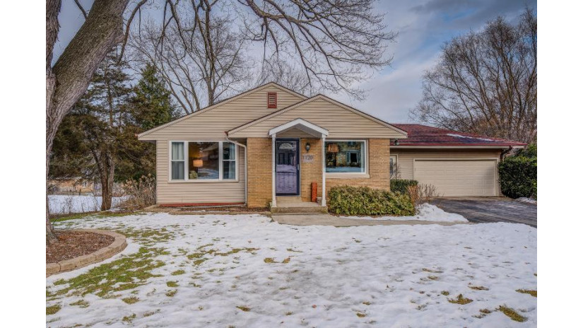 1120 Parkway Dr Brookfield, WI 53005 by Realty Executives Connect $245,000