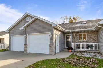 N1212 Redwing Drive, Greenville, WI 54942-8784