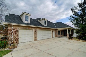 1718 Brookside Ln, Waunakee, WI 53597