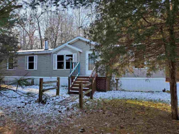 N1271 Loescher Rd, Lyndon, WI 53944