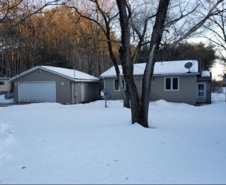 W7143 S Oakwood Cir, Marion, WI 54960