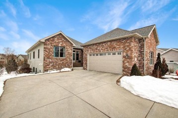 171 Cardinal Ln, Fall River, WI 53932