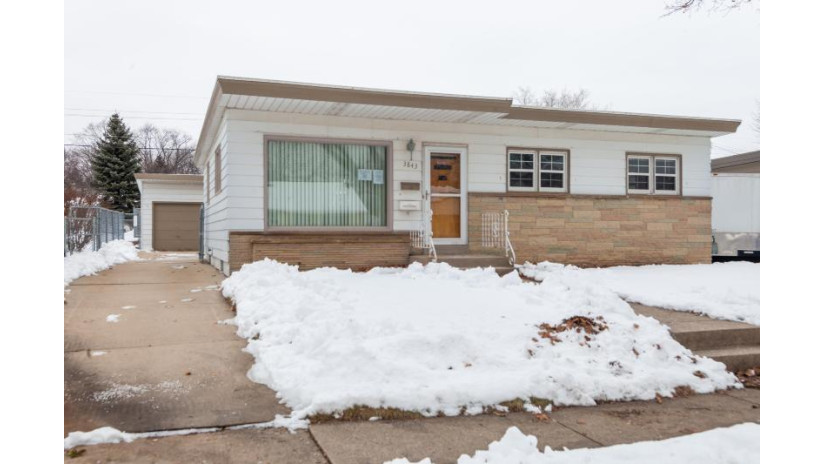 3843 N 83rd St Milwaukee, WI 53222 by Coldwell Banker Realty $103,000