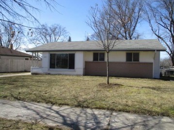 1514 Victoria Dr, Waukesha, WI 53189-7411