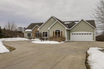 6907 Mount Pleasant Dr, Barton, WI 53090-9431