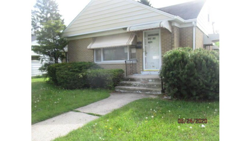 4227 23rd Ave Kenosha, WI 53140 by RE/MAX Advantage Realty $77,500