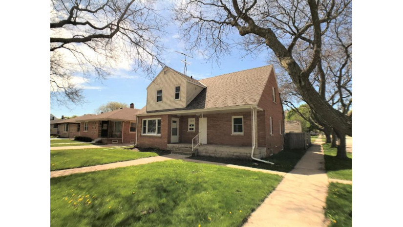 2019 28th St Kenosha, WI 53140 by R.L. Ventura & Associates $165,000