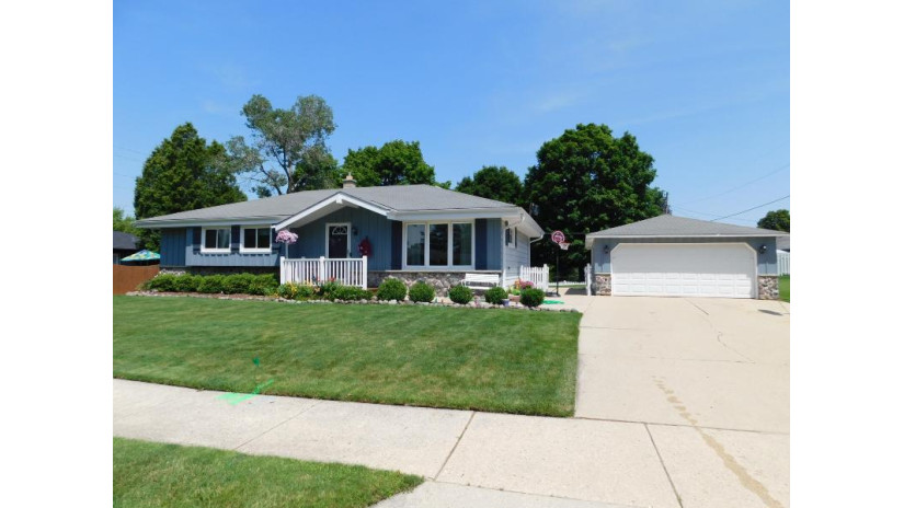 110 Highland Dr Grafton, WI 53024 by Hollrith Realty, Inc $244,500