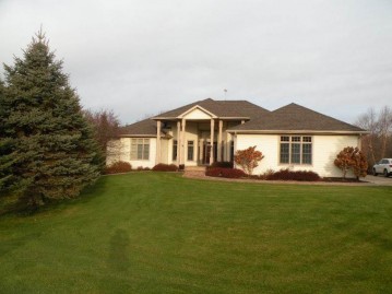 W13863 Southwoods Ct, Ripon, WI 54971