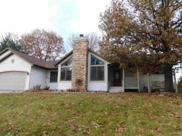 1053 Canary Ln, Onalaska, WI 54650