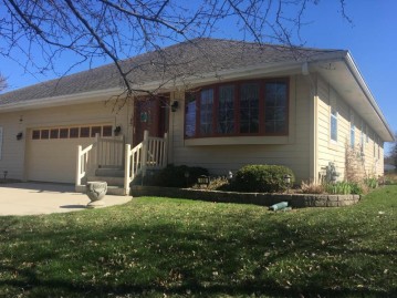 109 W Heilmann Dr, Saukville, WI 53080