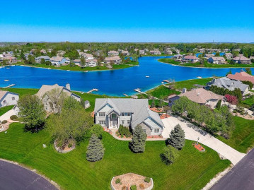 420 Island View Ct, Dousman, WI 53118-8825