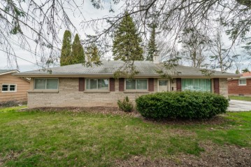 3632 W Edgerton Ave, Greenfield, WI 53221-3052