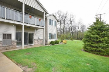 983 Spring Ct, Newburg, WI 53095-9504